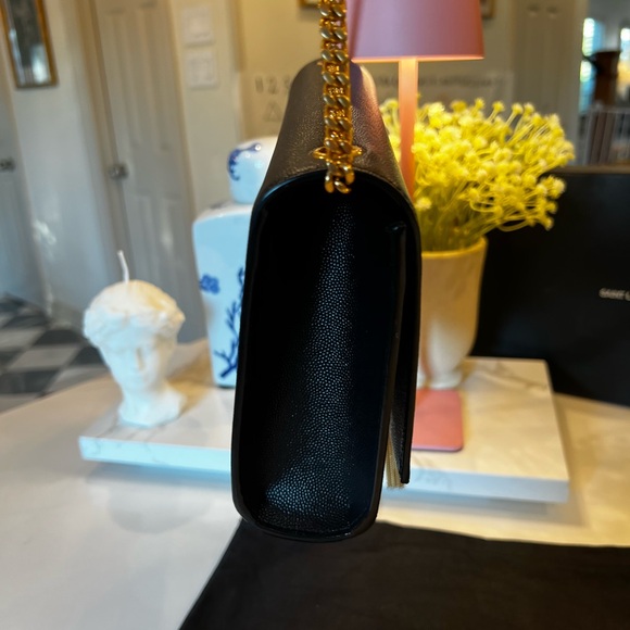 YSL
KATE MEDIUM TASSEL IN GRAIN DE POUDRE EMBOSSED LEATHER - Picture 8 of 16